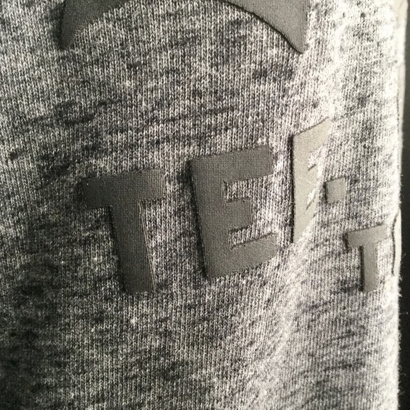 Superdry t-shirt. Embossed. Premium quality. - Picture 4 of 11